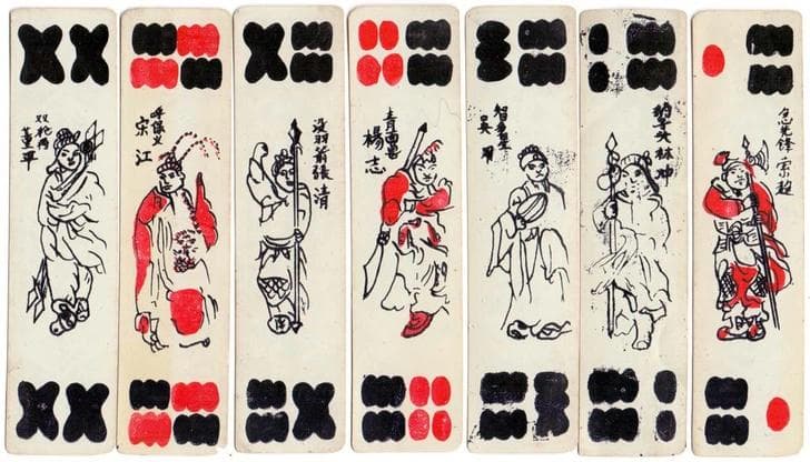 Cartas chinesas com personagens em preto e vermelho