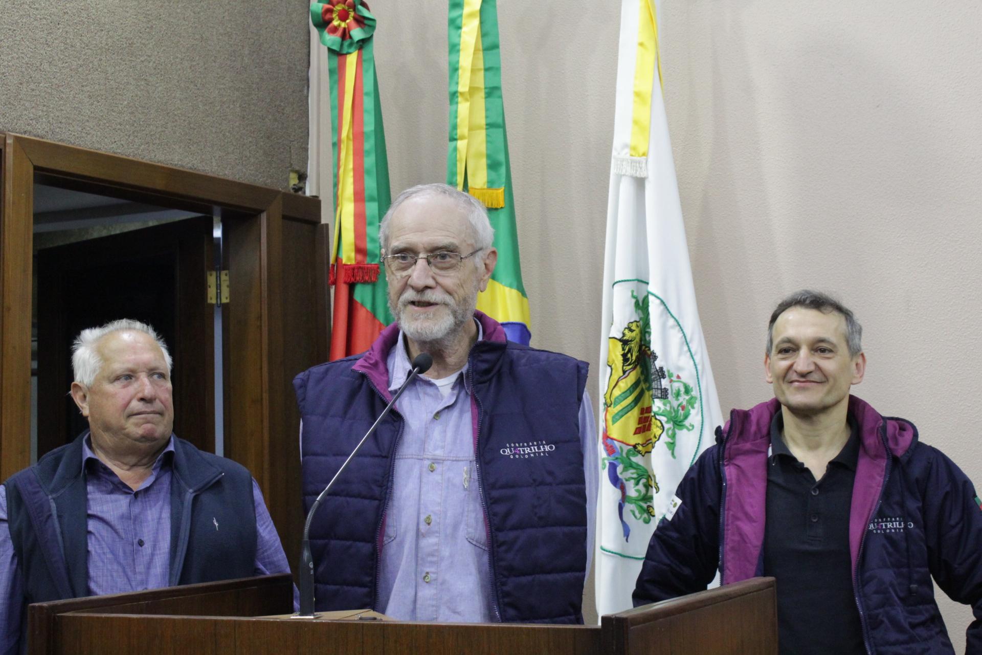 Integrantes da Confraria Qu4trilho Colonial na cerimônia de entrega do Prêmio Caxias do Sul